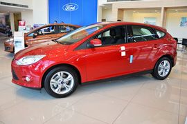 2012款福特福克斯两厢1.6L手自一体风尚型