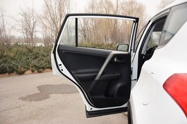 2015款丰田RAV4