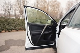 2015款丰田RAV4
