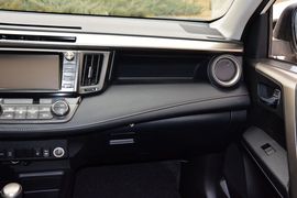2015款丰田RAV4