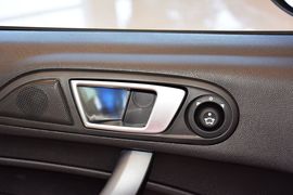 2013款福特嘉年华两厢1.5L自动时尚型