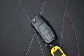 2013款福特嘉年华两厢1.5L自动时尚型