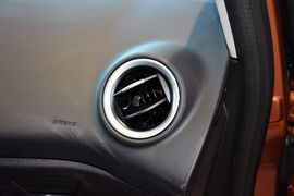 2013款福特嘉年华两厢1.5L自动时尚型