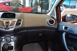 2013款福特嘉年华两厢1.5L自动时尚型