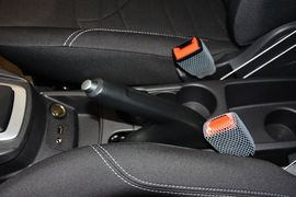 2013款福特嘉年华两厢1.5L自动时尚型