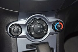 2013款福特嘉年华两厢1.5L自动时尚型