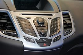 2013款福特嘉年华两厢1.5L自动时尚型