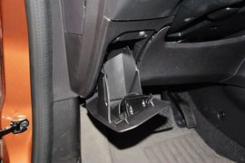 2013款福特嘉年华两厢1.5L自动时尚型