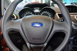 2013款福特嘉年华两厢1.5L自动时尚型