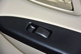 2015款东南V3菱悦1.5L手动幸福版