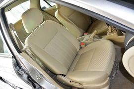 2015款东南V3菱悦1.5L手动幸福版