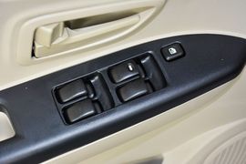 2015款东南V3菱悦1.5L手动幸福版