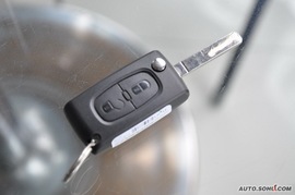 标致307三厢2.0L自动舒适版