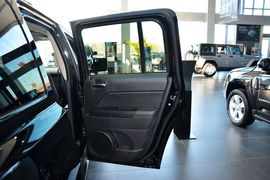 2014款Jeep自由客2.0L运动增强版