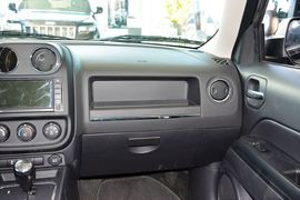 2014款Jeep自由客2.0L运动增强版