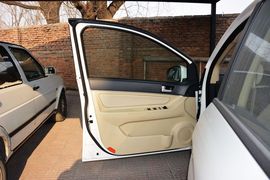 2015款绅宝D20三厢