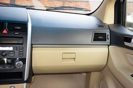 2015款绅宝D20三厢