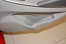 2014款现代瑞纳三厢1.4L自动智能型GLS