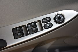 2014款现代瑞纳三厢1.4L自动智能型GLS