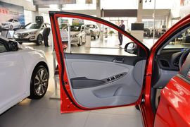 2014款现代瑞纳三厢1.4L自动智能型GLS