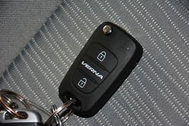 2014款现代瑞纳三厢1.4L自动智能型GLS