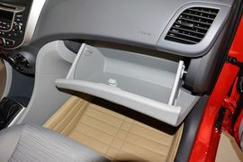 2014款现代瑞纳三厢1.4L自动智能型GLS