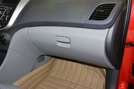 2014款现代瑞纳三厢1.4L自动智能型GLS