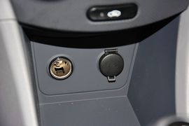 2014款现代瑞纳三厢1.4L自动智能型GLS