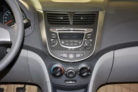 2014款现代瑞纳三厢1.4L自动智能型GLS