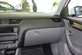 2015款斯柯达明锐1.6L自动逸俊版