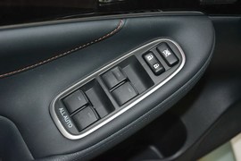 2015款丰田皇冠2.5L尊享版