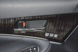 2015款丰田皇冠2.5L尊享版