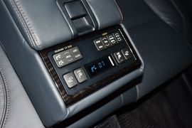 2015款丰田皇冠2.5L尊享版