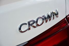 2015款丰田皇冠2.5L尊享版