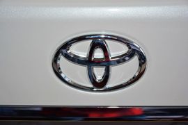 2015款丰田皇冠2.5L尊享版