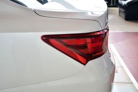 2015款丰田皇冠2.5L尊享版