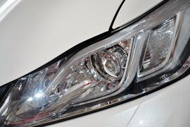 2015款丰田皇冠2.5L尊享版