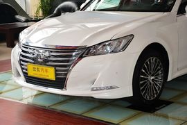 2015款丰田皇冠2.5L尊享版