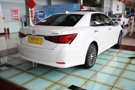 2015款丰田皇冠2.5L尊享版