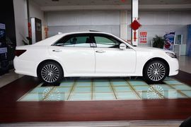 2015款丰田皇冠2.5L尊享版