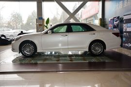 2015款丰田皇冠2.5L尊享版
