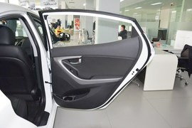 2015款现代朗动1.6L自动尊贵型