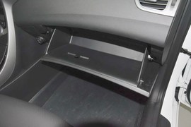 2015款现代朗动1.6L自动尊贵型