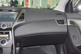 2015款现代朗动1.6L自动尊贵型