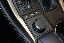 2015款雷克萨斯NX200