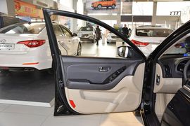 2011款现代悦动1.6L自动豪华型