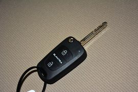 2011款现代悦动1.6L自动豪华型