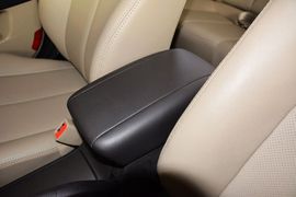 2011款现代悦动1.6L自动豪华型