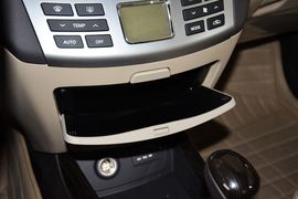 2011款现代悦动1.6L自动豪华型