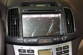 2011款现代悦动1.6L自动豪华型
